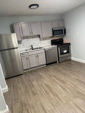 337 Emerald Rd N - D4 50%, Apt. DD4
