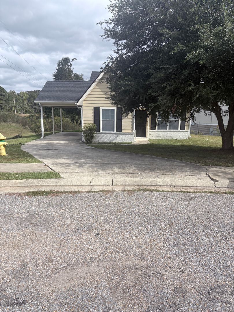 Hattiesburg Apartment: 8 Aruba St