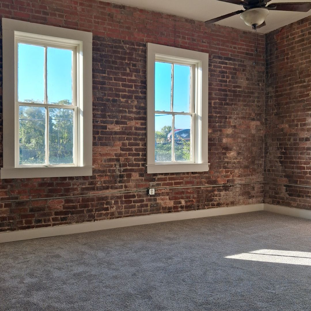 Weldon Apartment: 115 & 218 Washington Ave