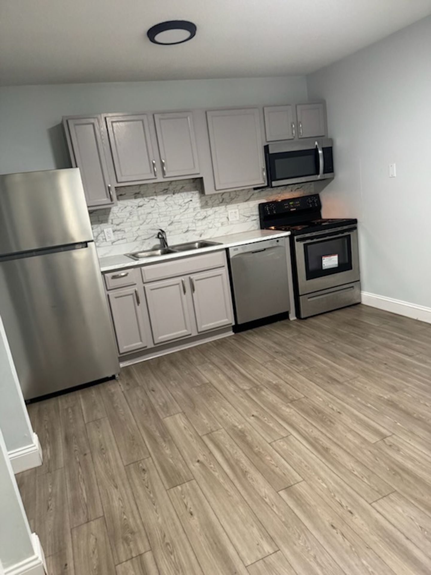 Greenwood Apartment: 337 Emerald Rd N