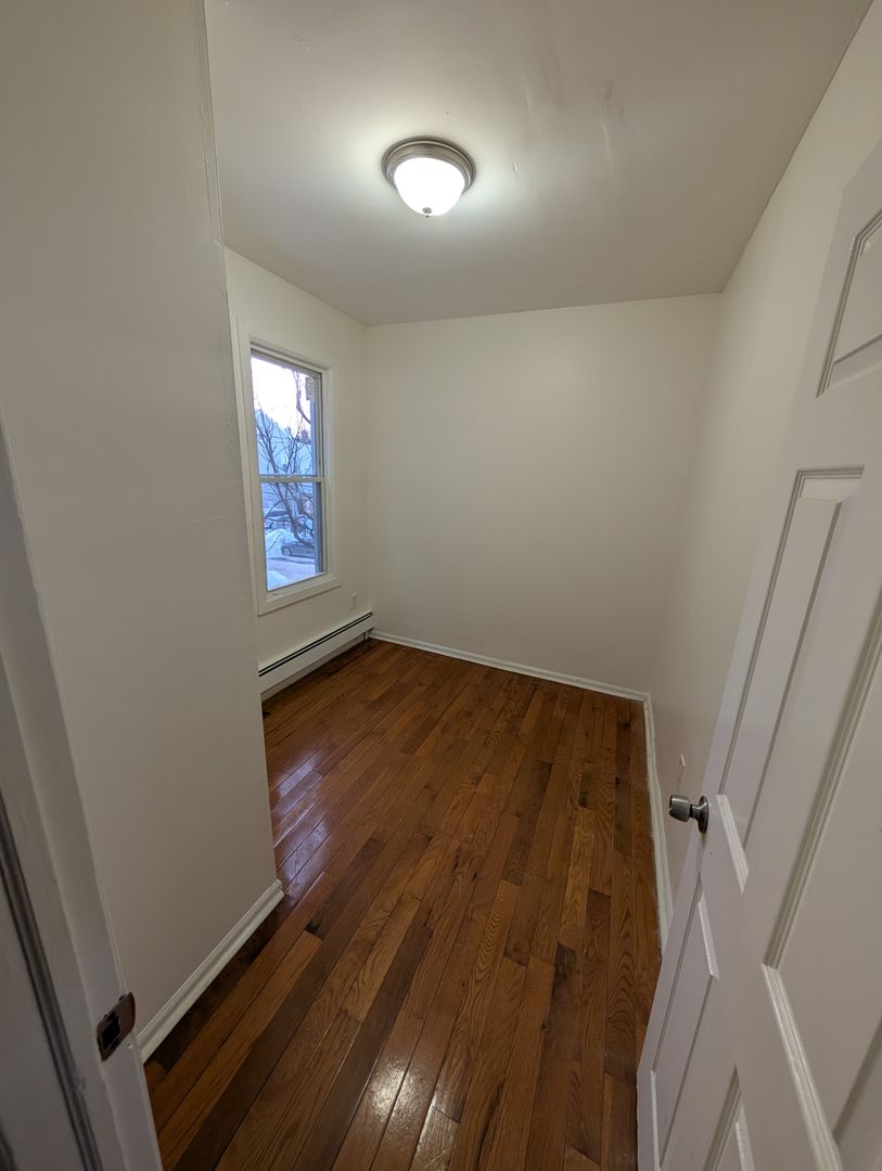 Newark Apartment: 764 S 17th St