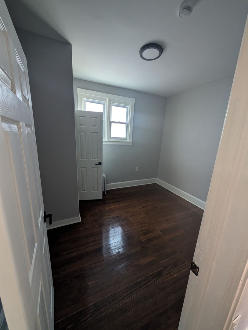 Newark Apartment: 160 S 12th St