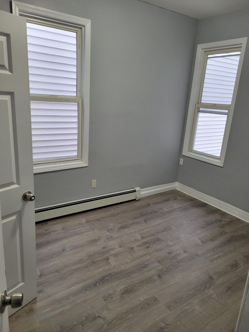 Newark Apartment: 68 Garside St