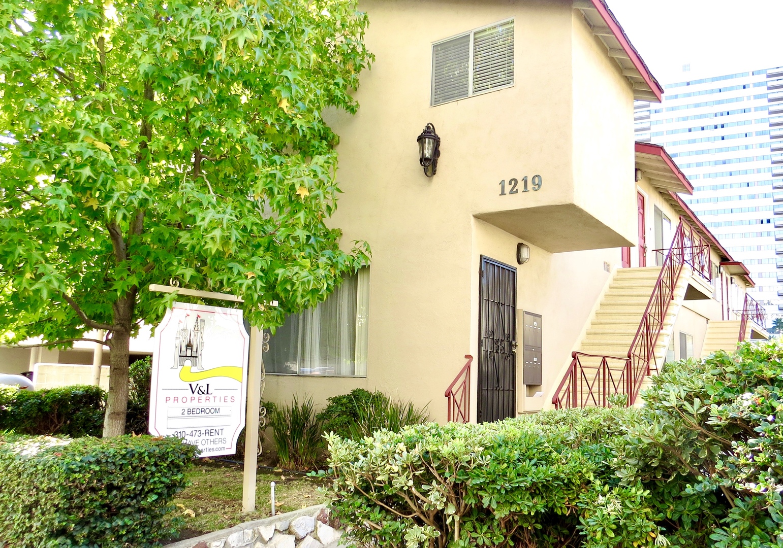 Los Angeles Apartment: 1219 Barry Ave.