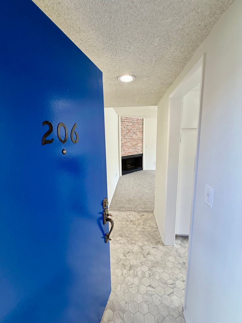 Los Angeles Apartment: 1750 S. Bentley Ave.,
