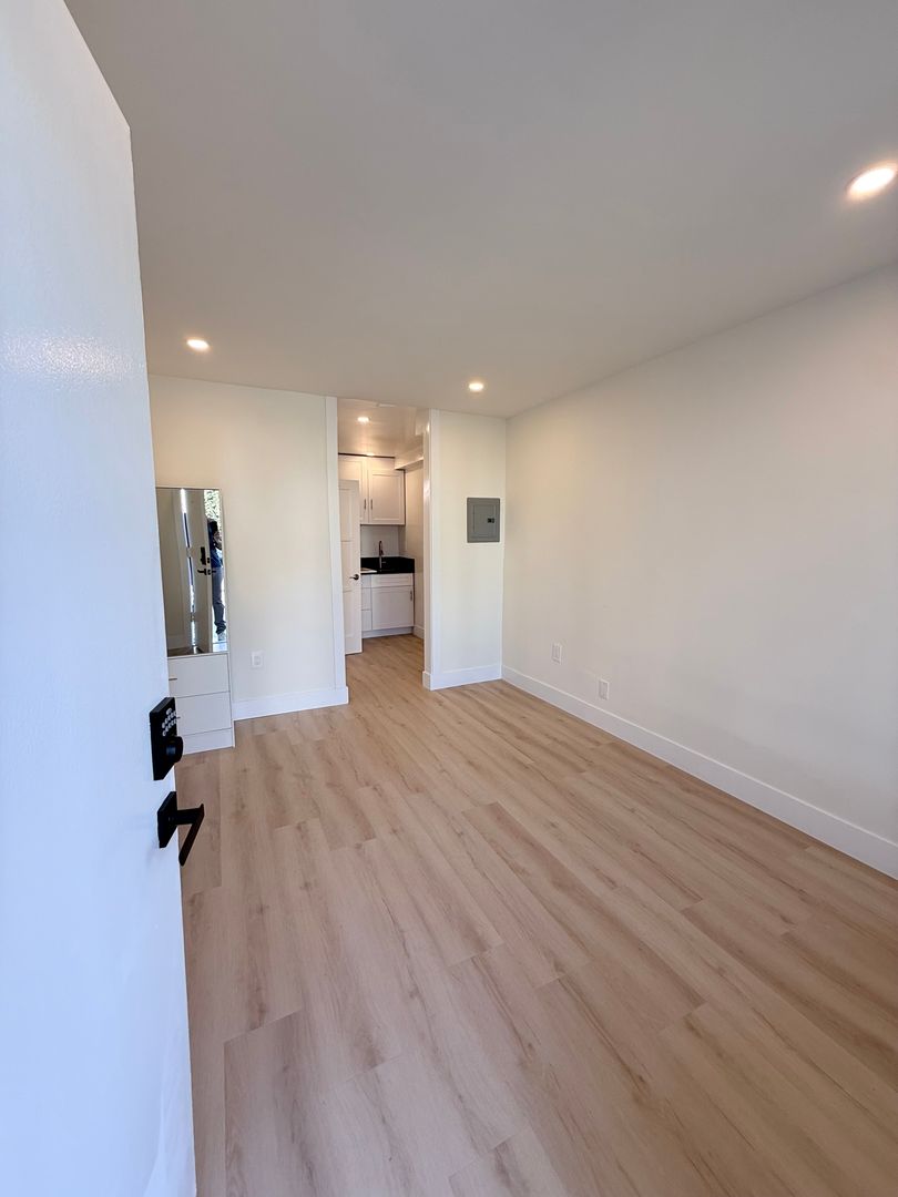 Los Angeles Apartment: 10340-84 Bellwood Ave.