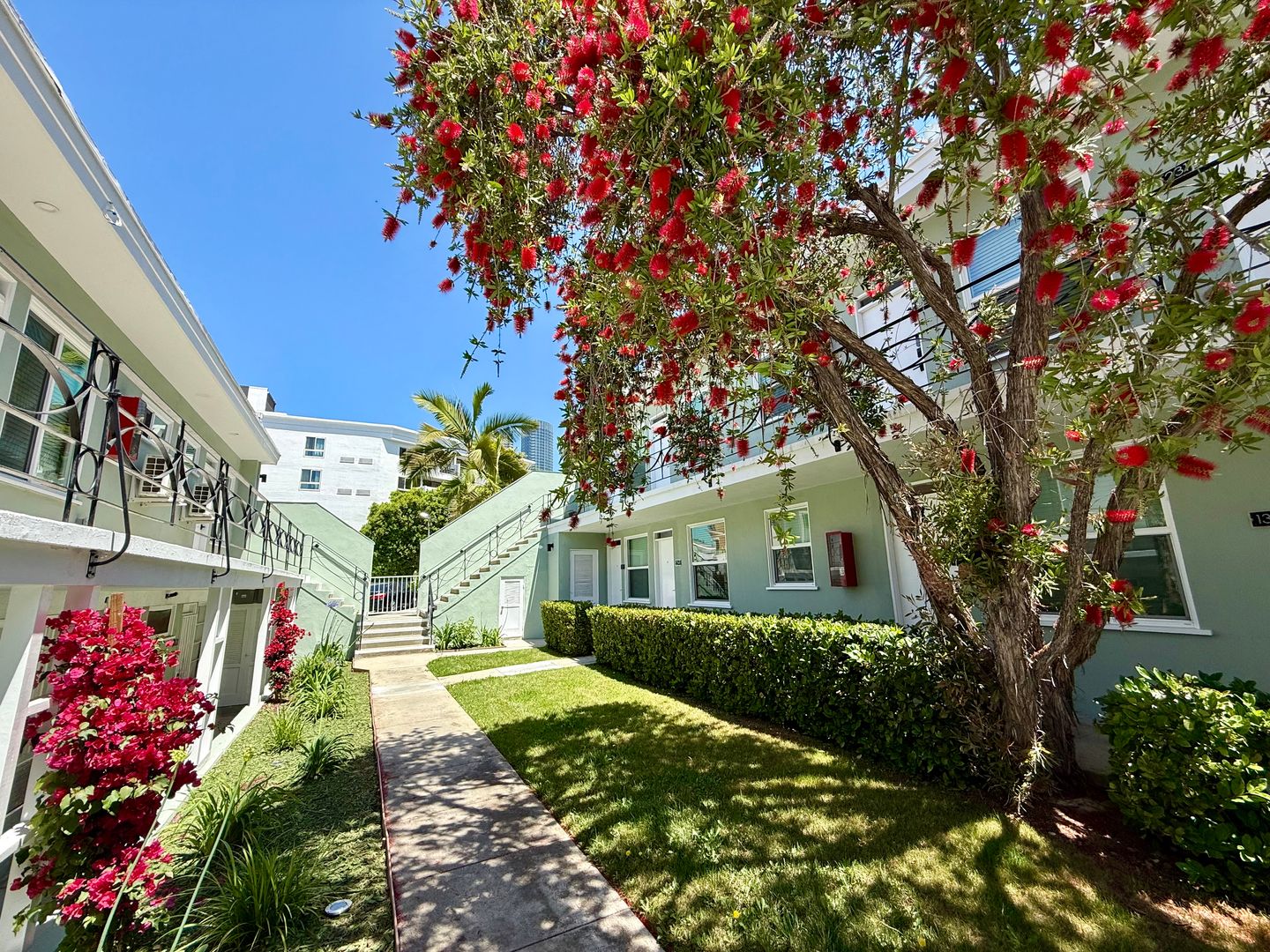 Los Angeles Apartment: 10340-84 Bellwood Ave.