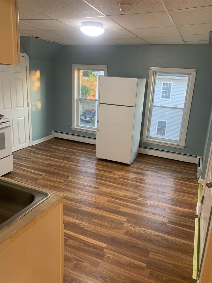 Worcester Apartment: 6 South Harlem