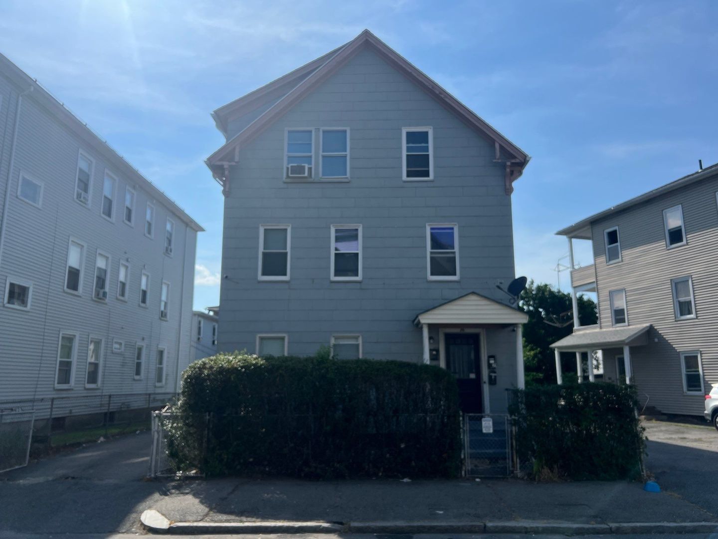 Worcester Apartment: 20 Perry Ave