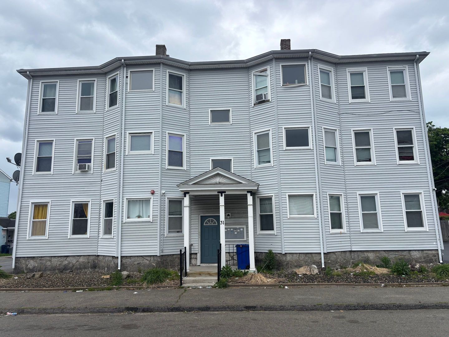 Worcester Apartment: 31 S Stowell St.