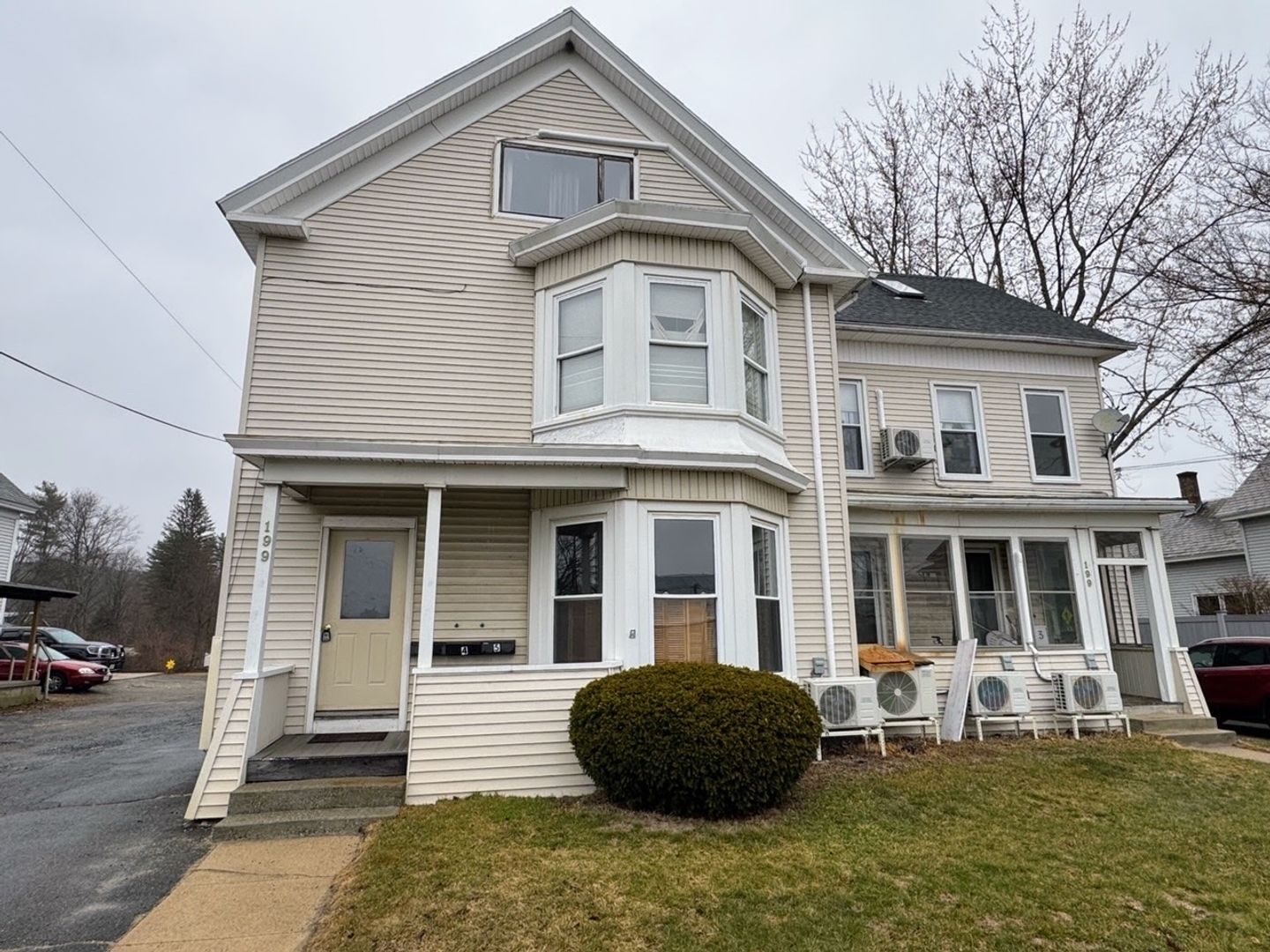 Orange Apartment: 199 E Main St