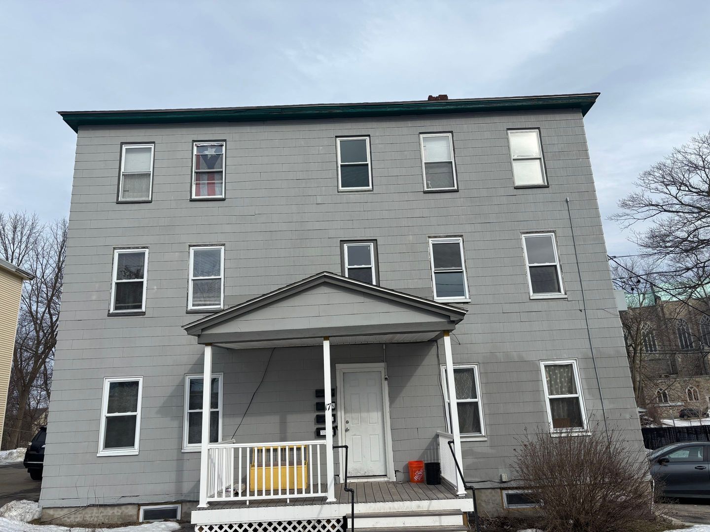 Leominster Apartment: 17 Laurel St