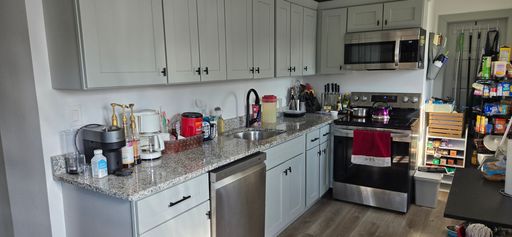 Large Two Bedroom Apartment Must See – photo 1