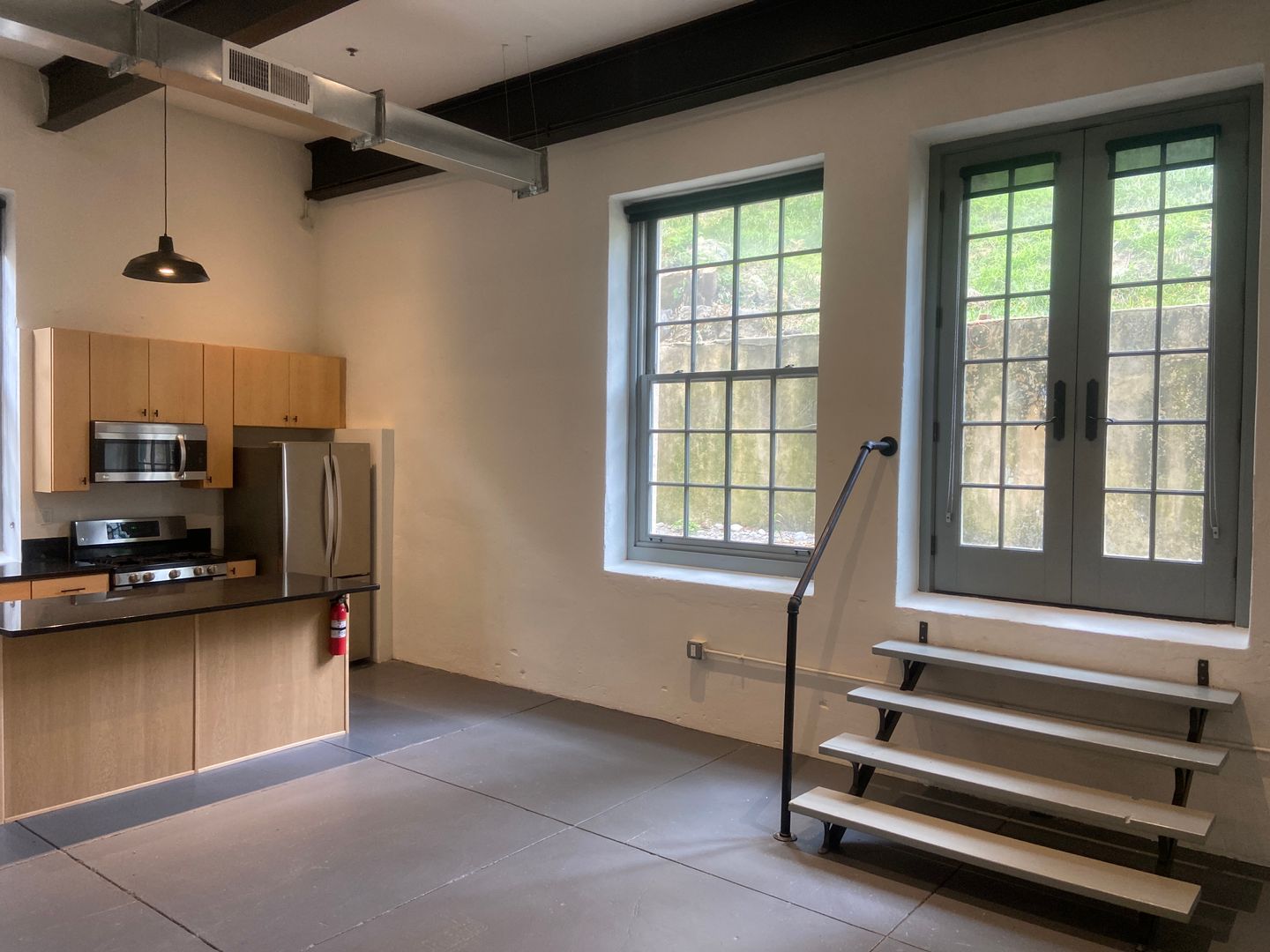 Easton Apartment: 1253 Simon Blvd.