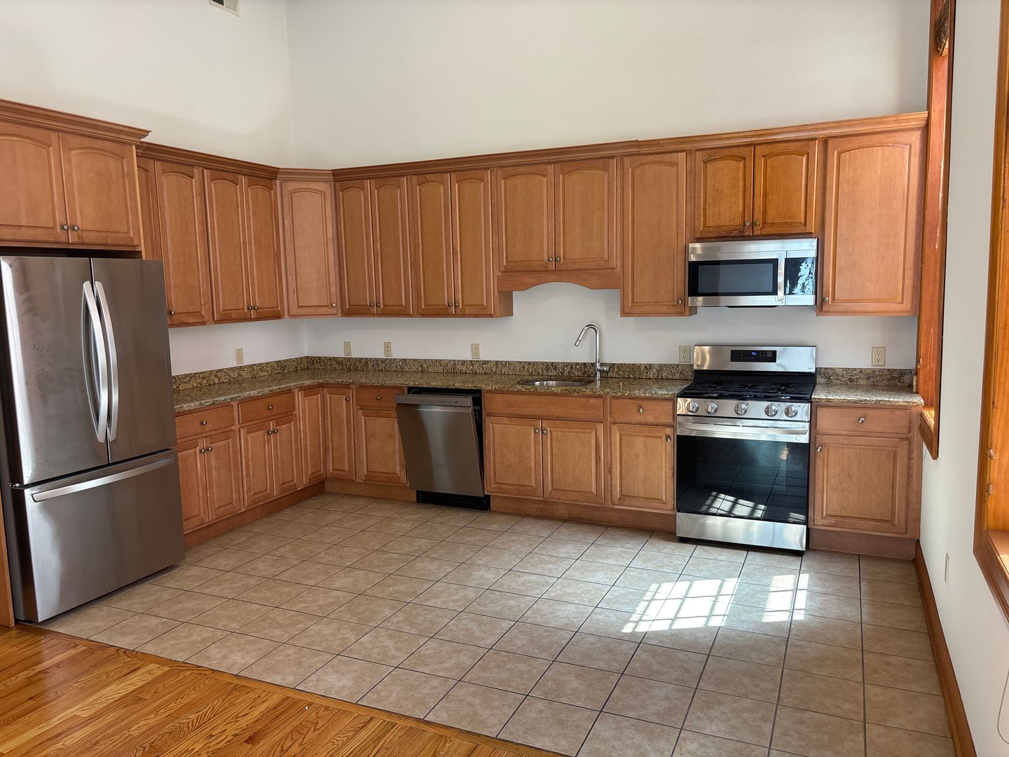 Easton Apartment: 330 Northampton St.