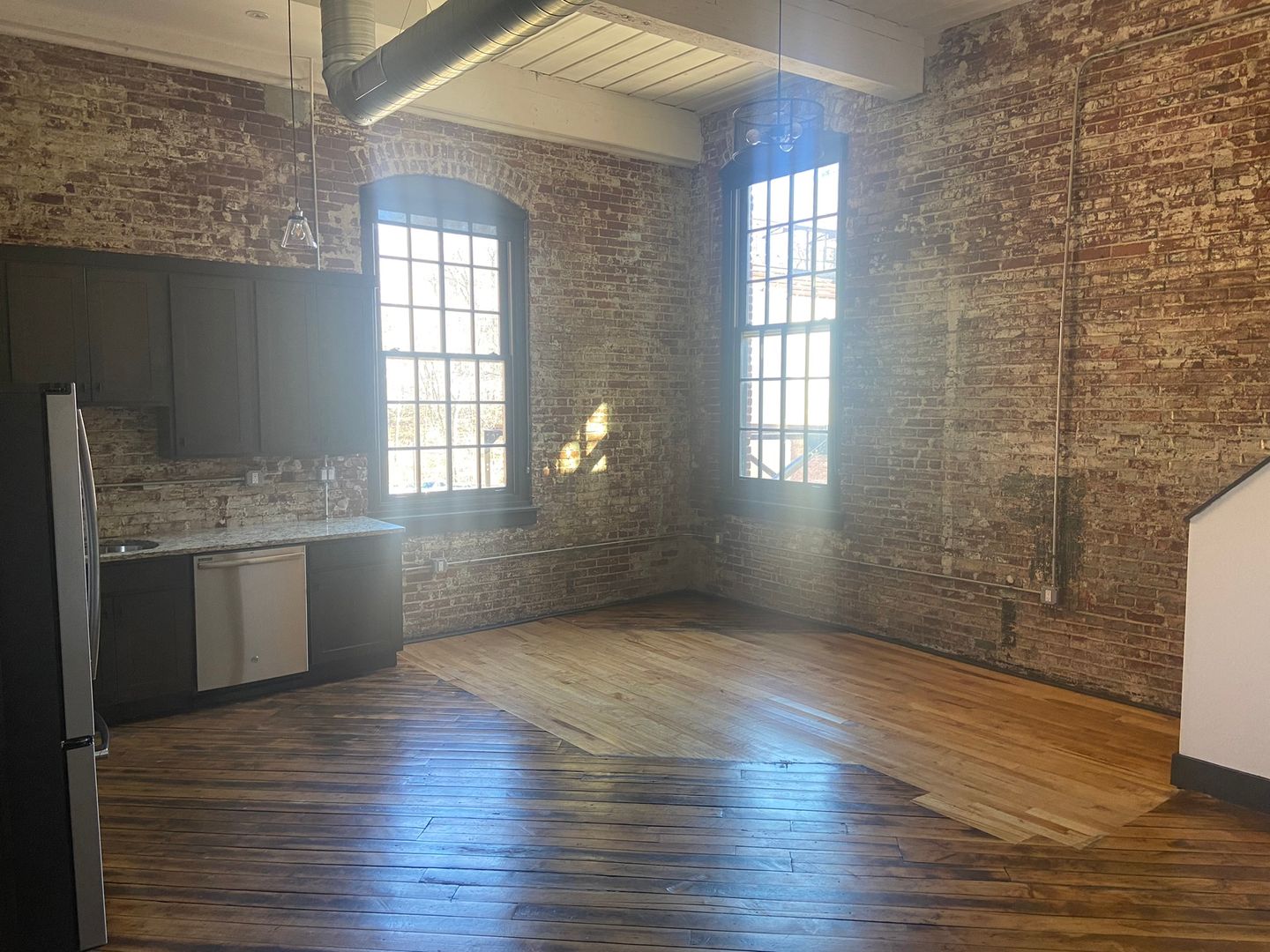 Easton Apartment: 1262 Simon Blvd.