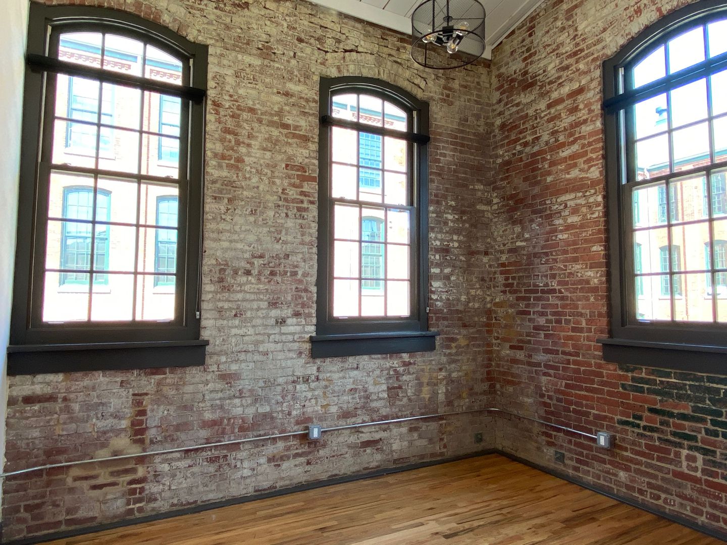 Easton Apartment: 1280 Simon Blvd