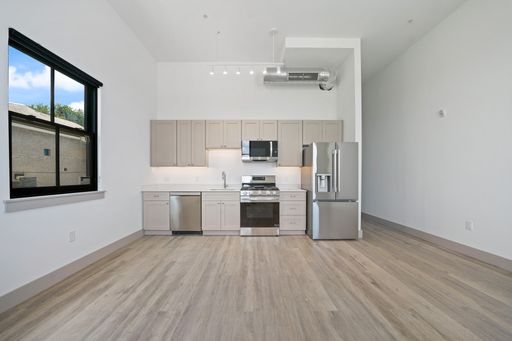 Five Point Flats - 684 Northampton Street, Apt 405 – photo 1