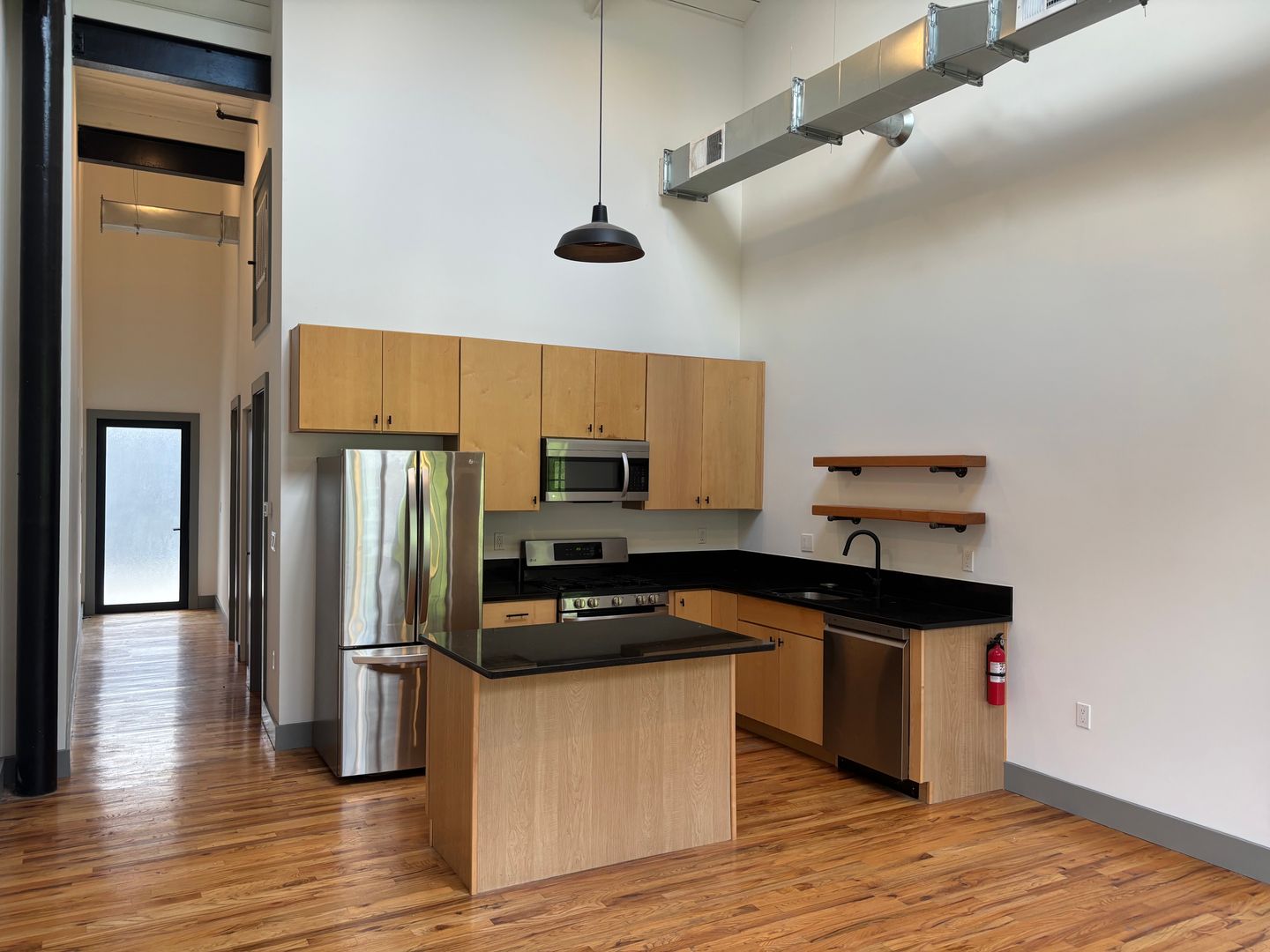Easton Apartment: 1253 Simon Blvd.