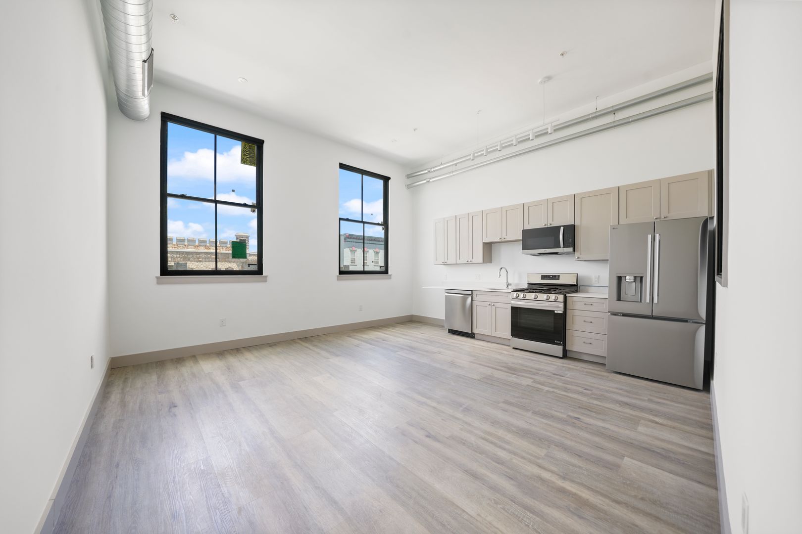 Easton Apartment: 684 Northampton Street