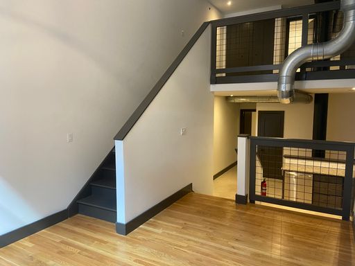 Beautiful Split Level - 1 Bedroom/2 Bath plus a den – photo 1