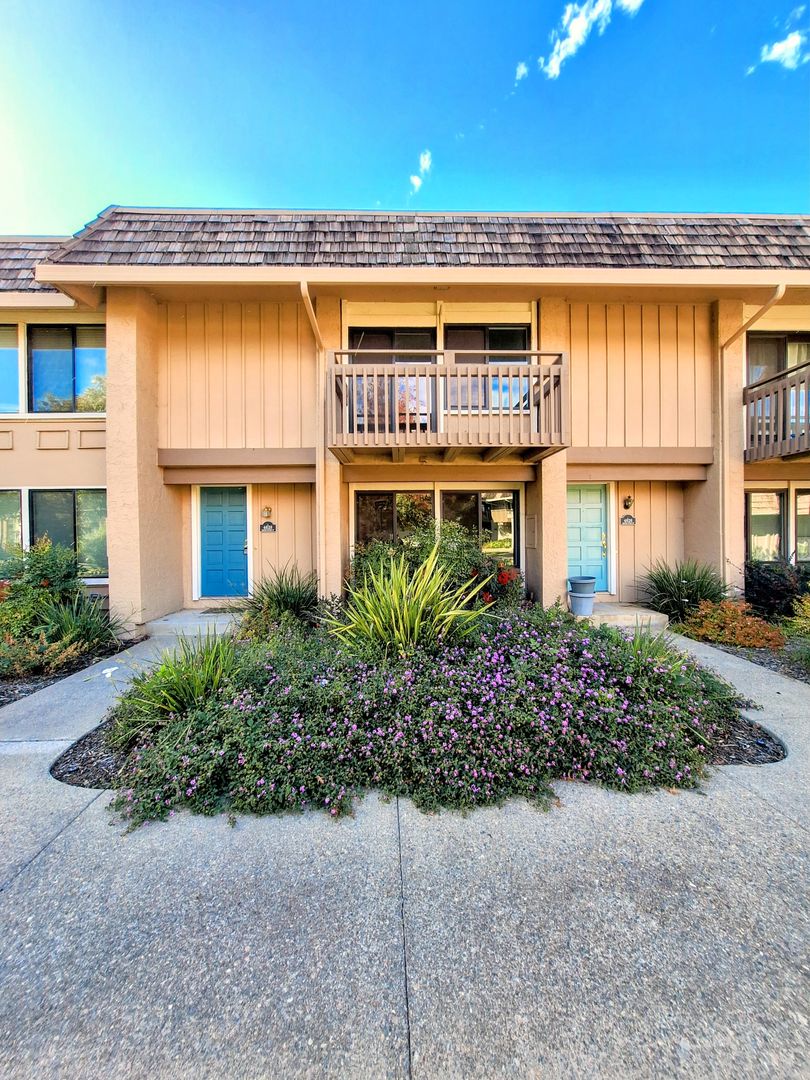 San Jose Townhome: 4628 Adobe River Ct