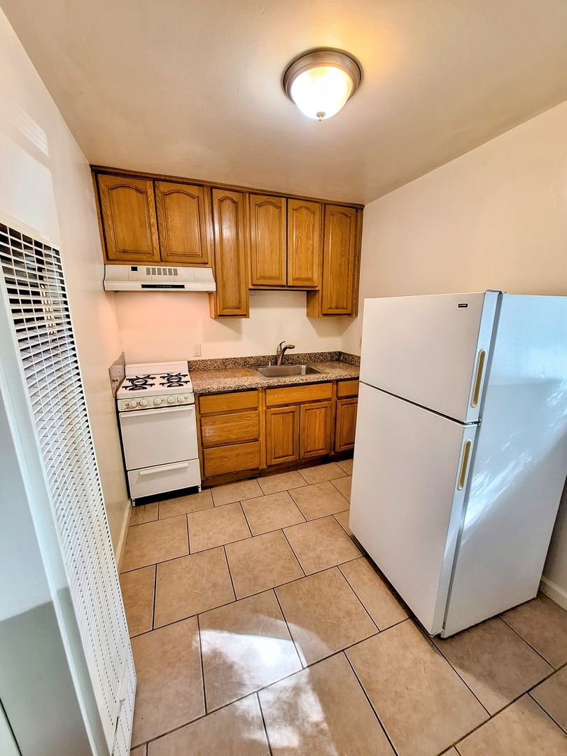 San Jose Apartment: 565 S 11th St #1