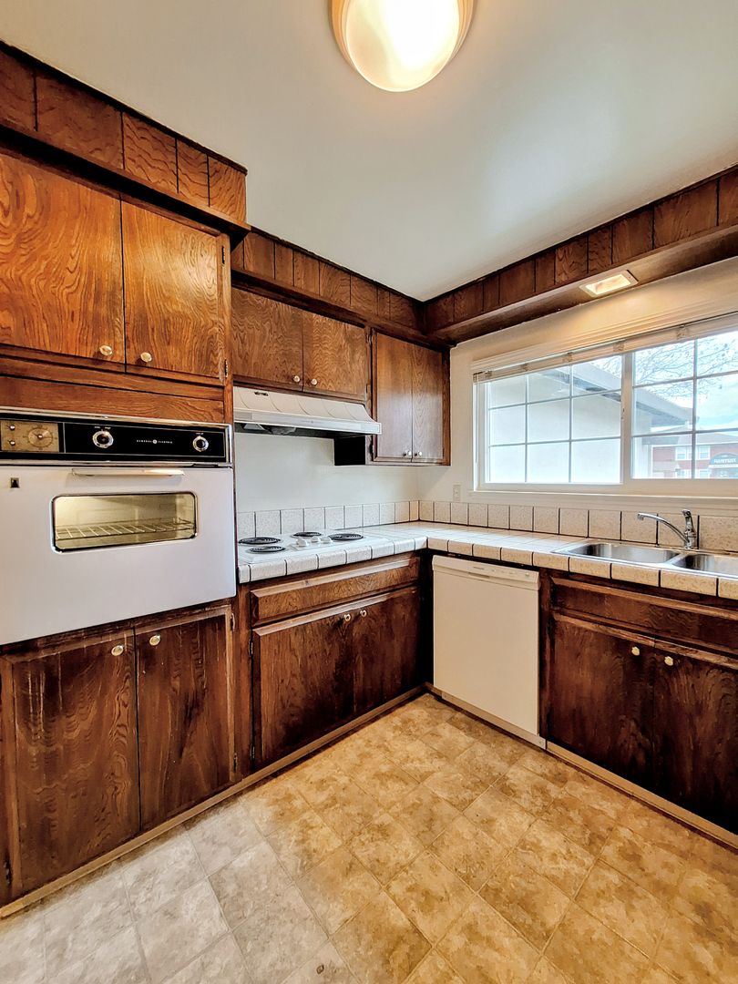 San Jose Multiplex: 3072 Walgrove Wy