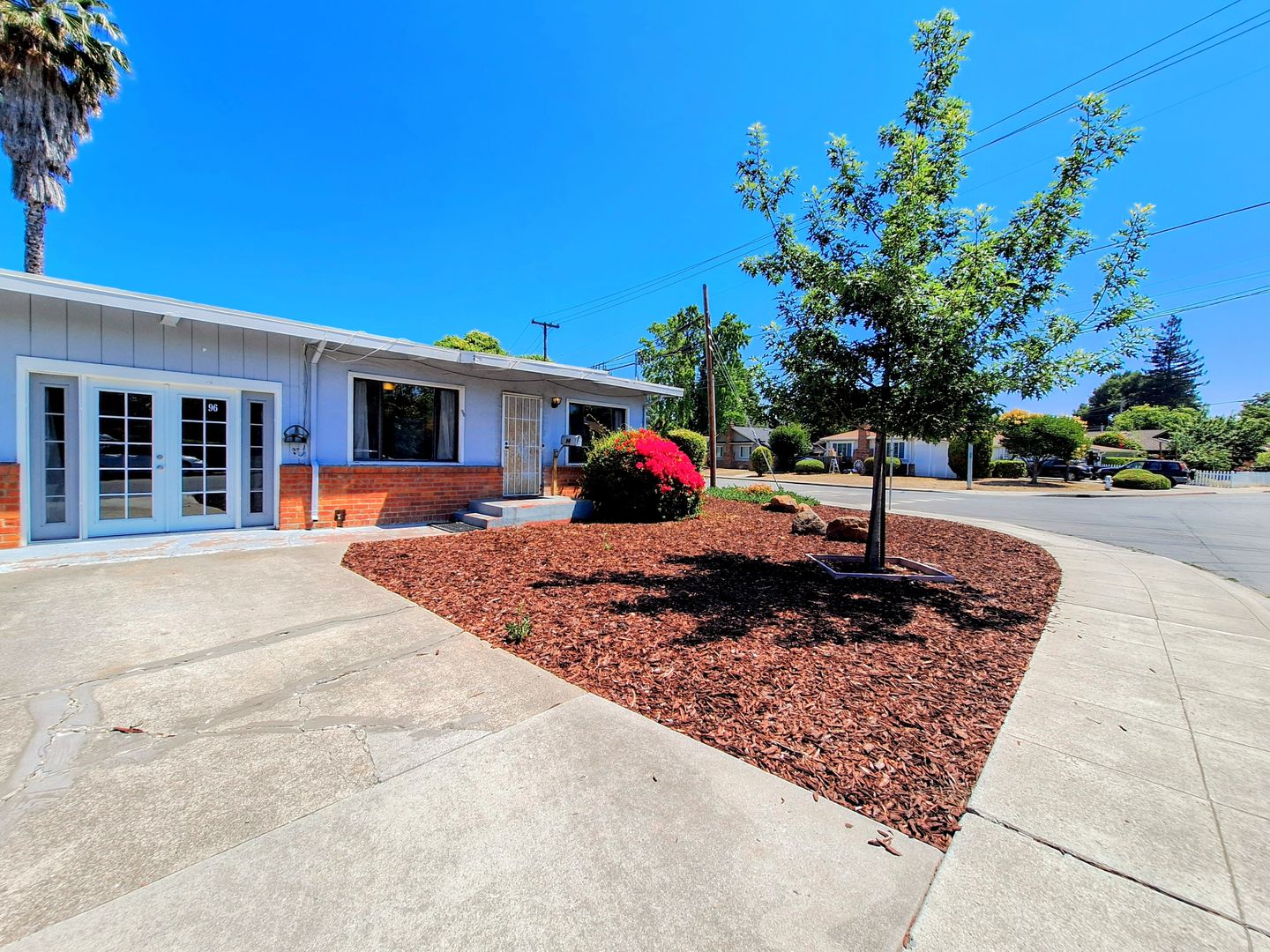 Mountain View Apartment: 94 & 96 Gladys Ave
