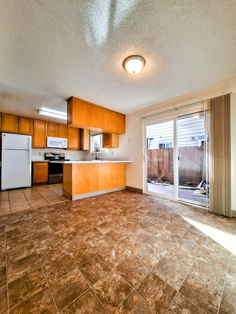 San Jose Apartment: 3682 Bridgeport Ct #1