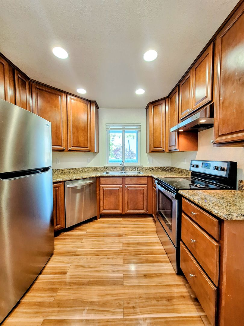 San Jose House: 255 Shadow Dance Dr