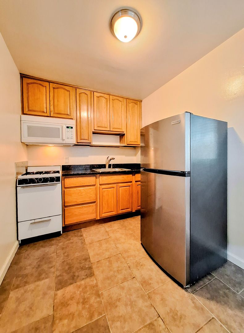 San Jose Apartment: 565 S. 11th St #4