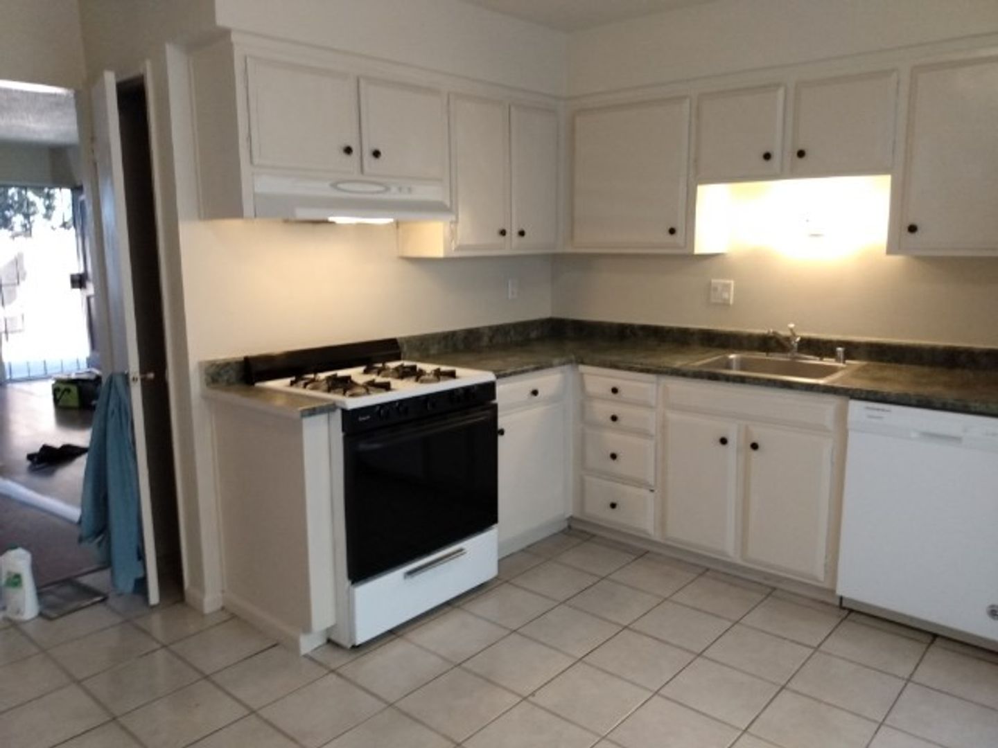 Antioch Apartment: 1107 W. 4th St #2