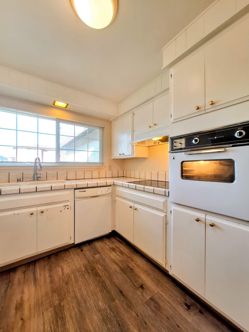 San Jose Multiplex: 3070 Walgrove Wy