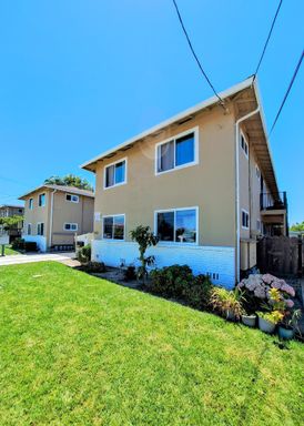 Coming Soon: Nice Downstairs 2bd Apartment in 4-plex – photo 1