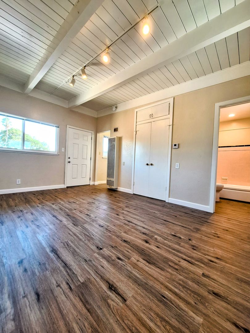 San Jose Apartment: 42 S. 8th St #9