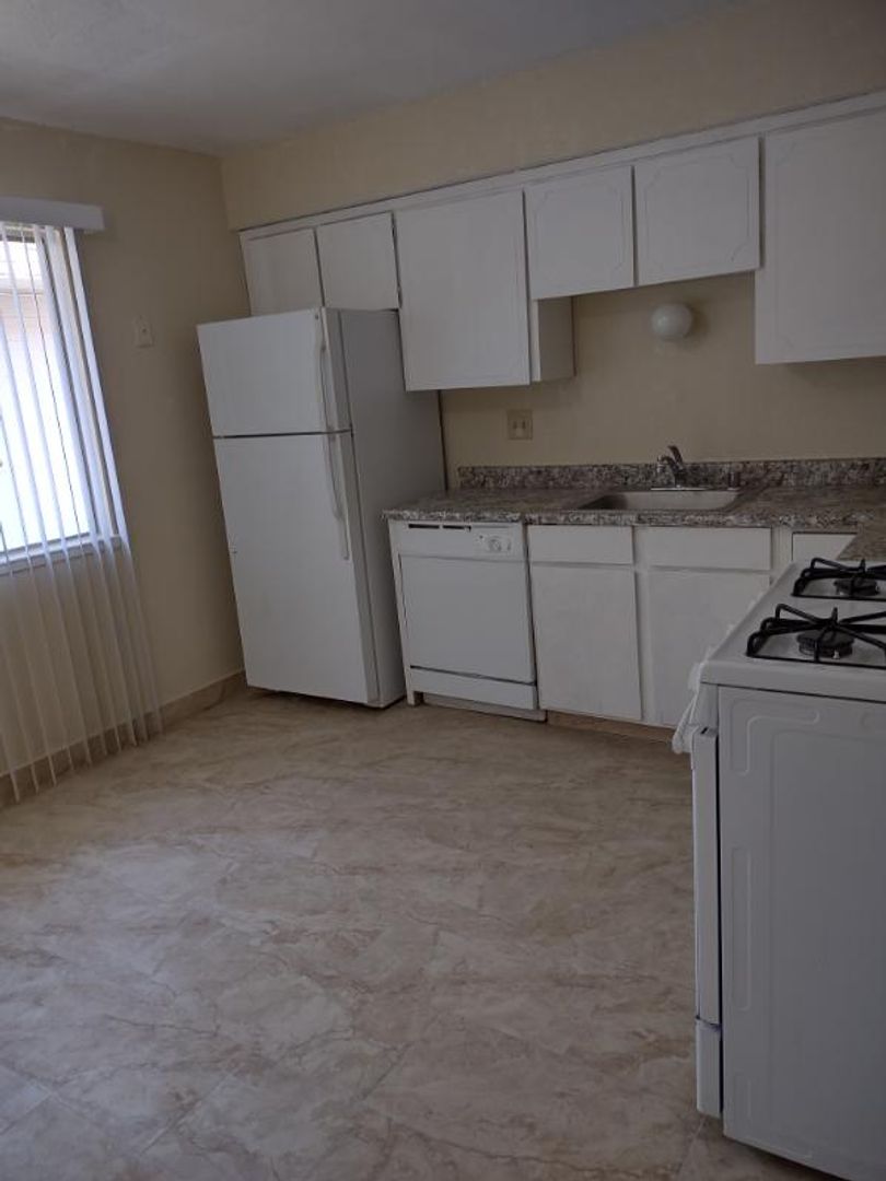 Antioch Apartment: 1112 W. 5th St #3