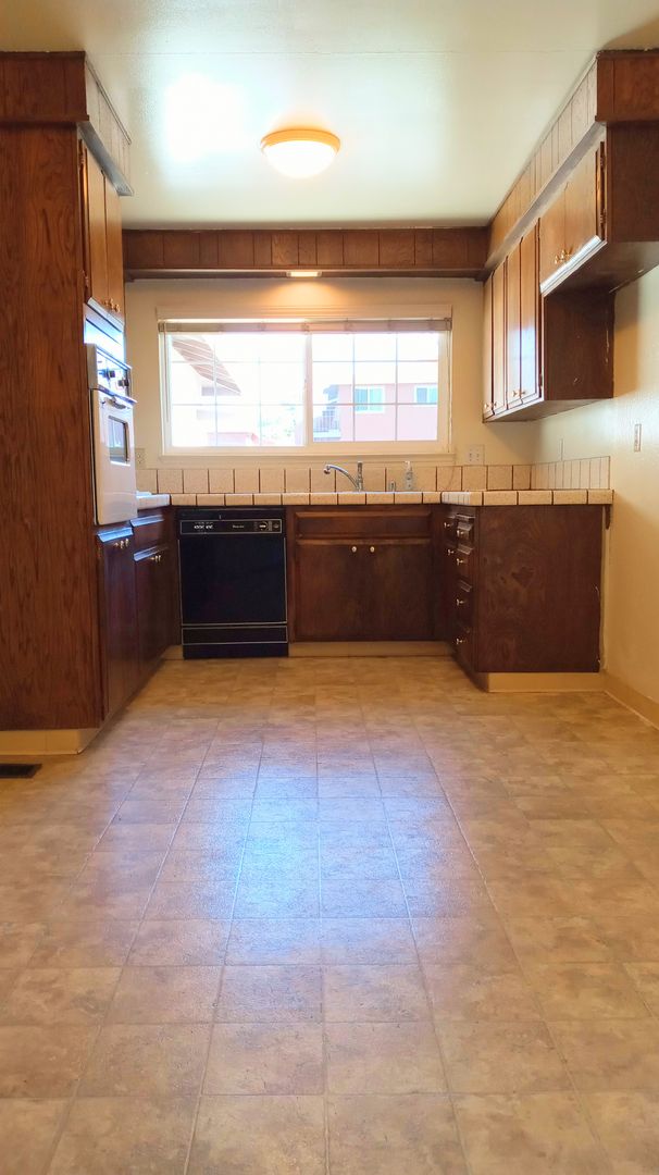 San Jose Multiplex: 3072 Walgrove Wy