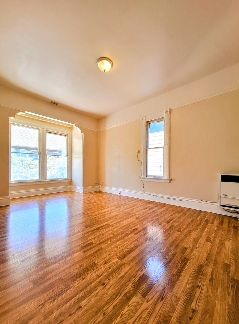 San Jose Apartment: 30 S. 8th St #5