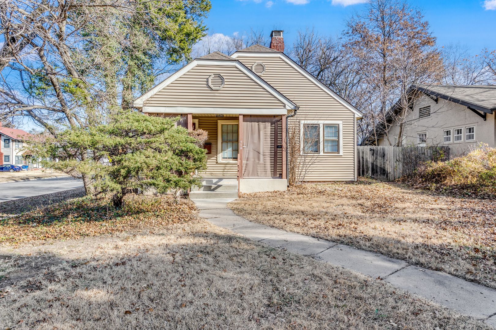 Wichita House: 456 N Roosevelt St