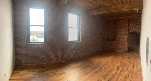 Charming 3rd Floor Studio with Brick Office – photo 1