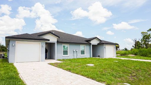 AMAZING OPPORTUNITY! This spacious duplex offers 3 bedrooms, 2 bathrooms, and a 1-car garage – photo 1