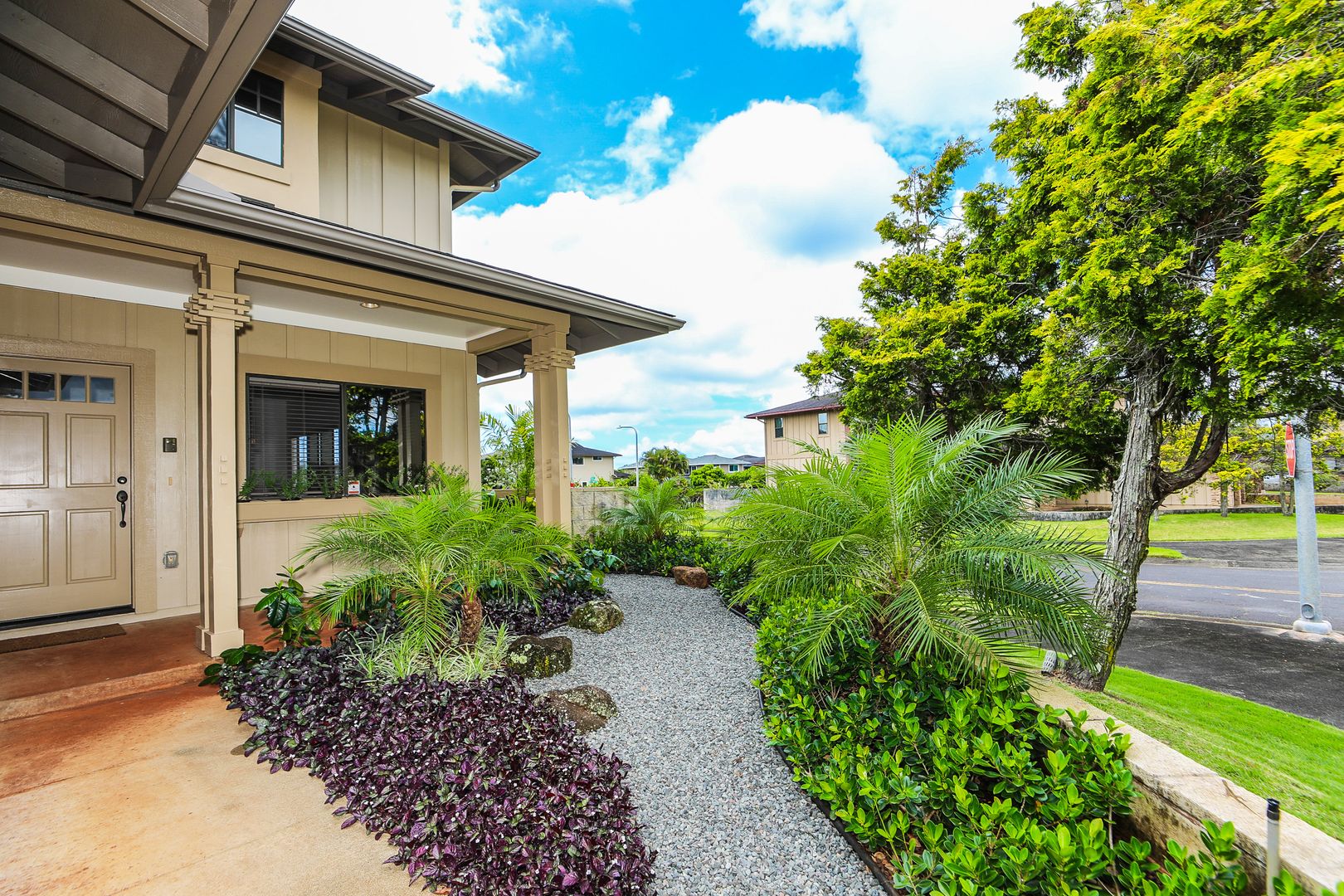 Mililani House: 95-1021 Hoama St.