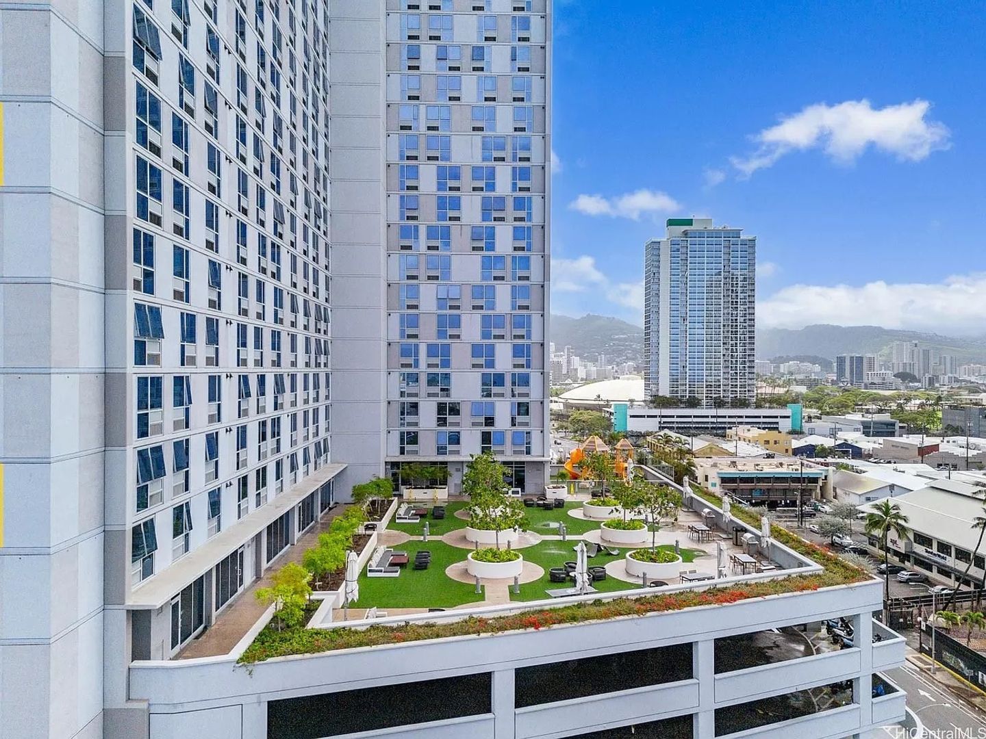 Honolulu Condo: 988 Halekauwila St.
