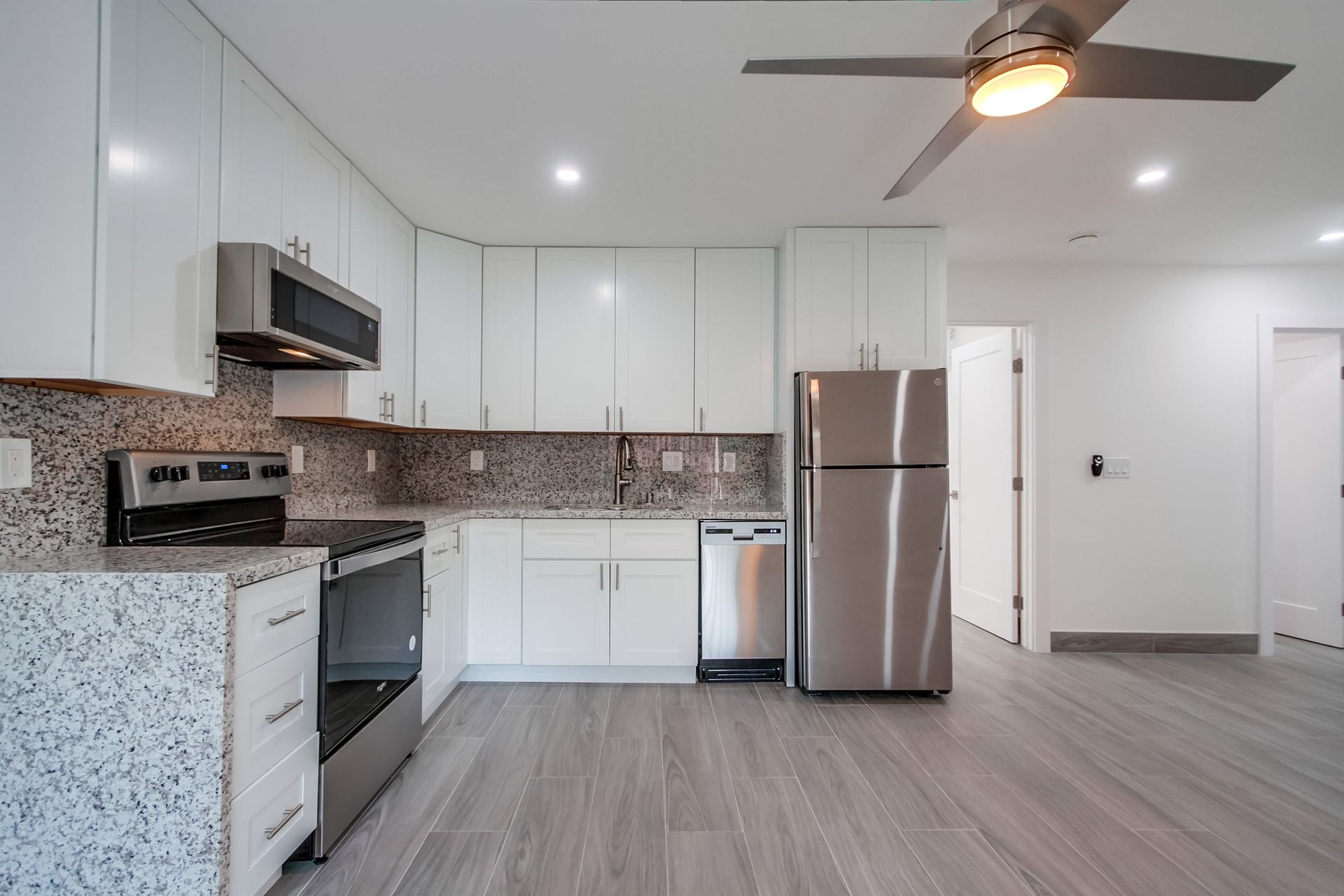 Vista Apartment: 1234 Calle Jules