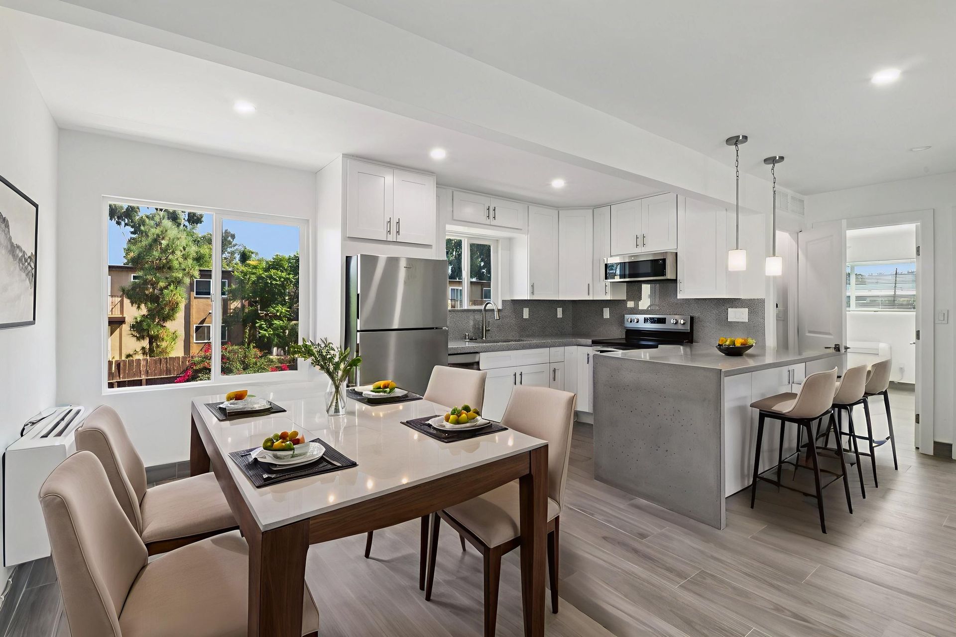 El Cajon Apartment: 181 Ballantyne Street