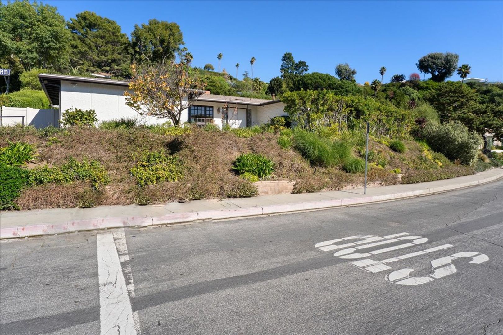 Los Angeles House: 13521 Bayliss Road