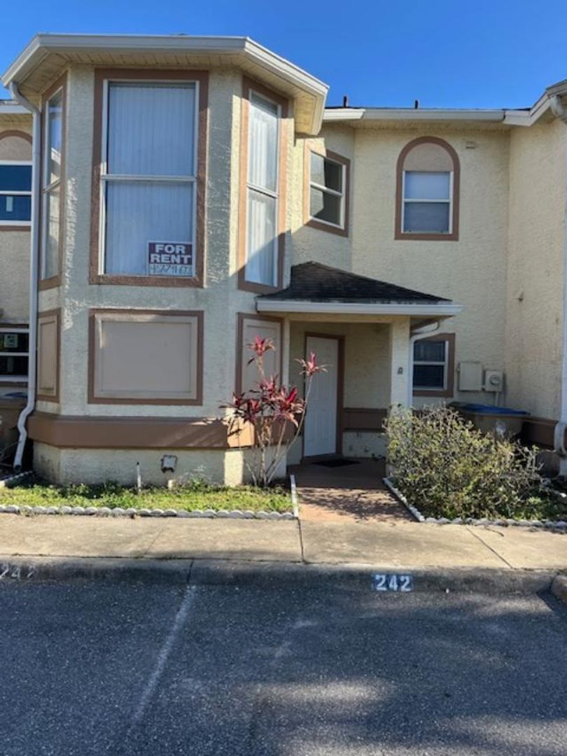 Kissimmee Townhome: 242 Dawn CT