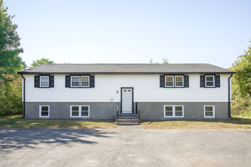 Modern 2BR Apartment in Agawam