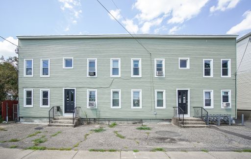 Newly Renovated 2BR Apartment in Convenient Ludlow Location